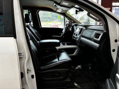 Used 2017 Nissan Titan PRO-4X w/ Pro-4x Convenience Package AWD/4WD image 22