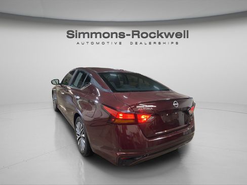 Used 2025 Nissan Altima 2.5 SV FWD image 3