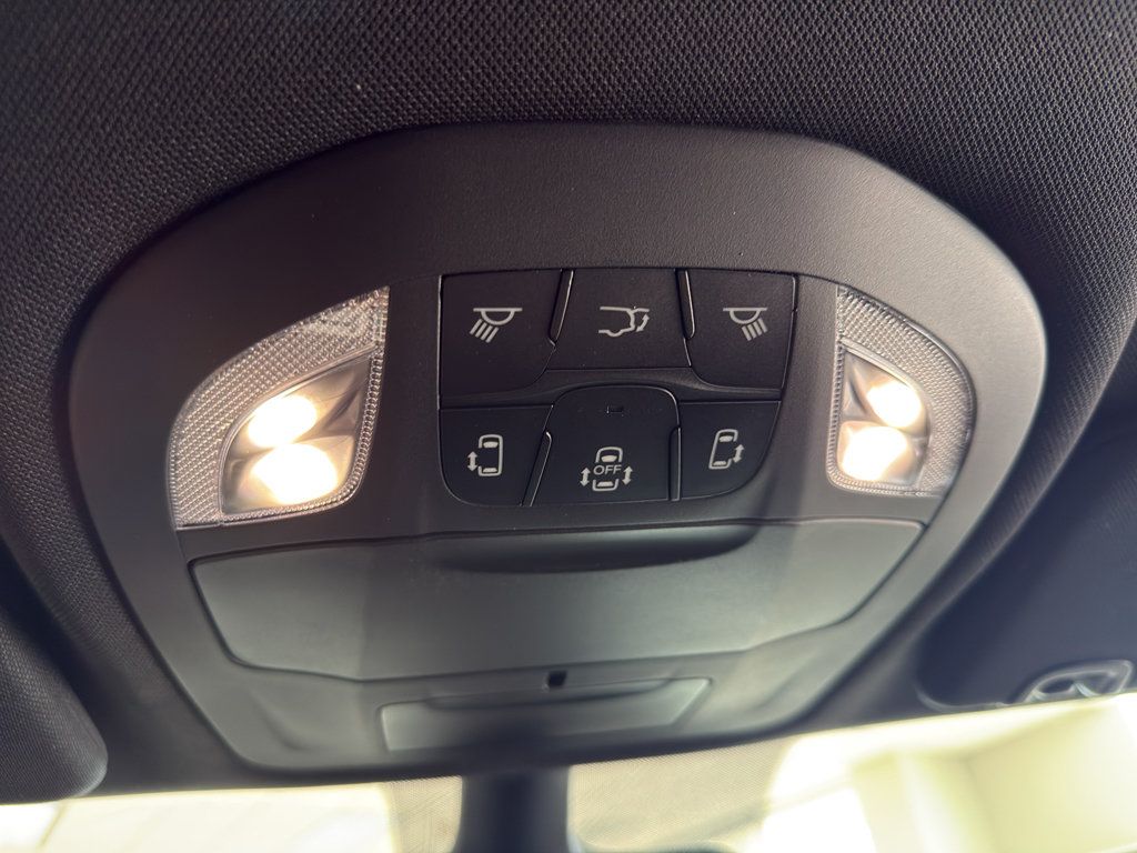 New 2027 Chrysler Pacifica Select FWD image 21