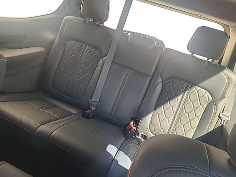 Used 2022 Jeep Grand Wagoneer Series III w/ Rear Seat Video Group 1 AWD/4WD image 18