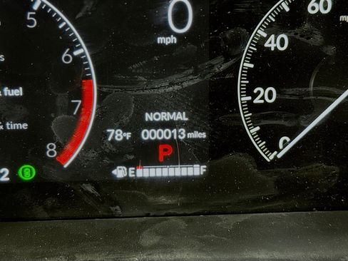 New 2025 Honda Pilot Touring image 13