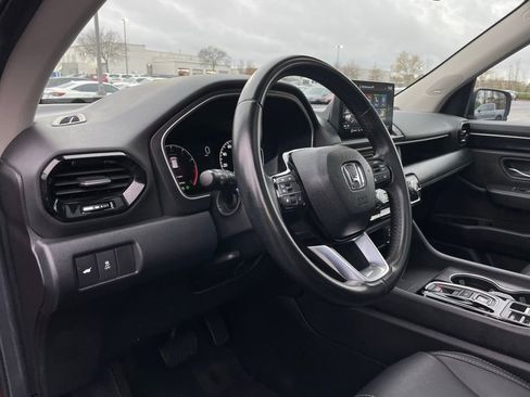 Certified 2025 Honda Pilot Touring image 28