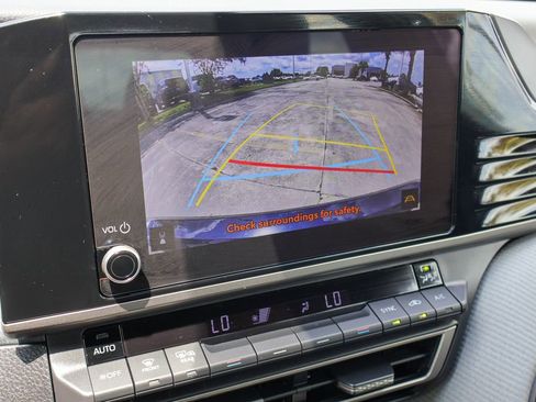 Used 2026 Toyota Camry SE w/ Convenience Package FWD image 4
