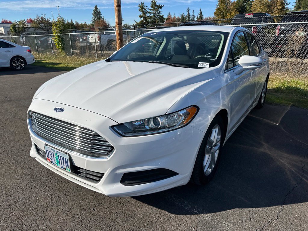 Used 2016 Ford Fusion SE FWD image 1