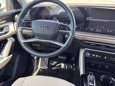 Used 2025 Audi Q5 Premium Plus w/ Premium Plus AWD/4WD image 23