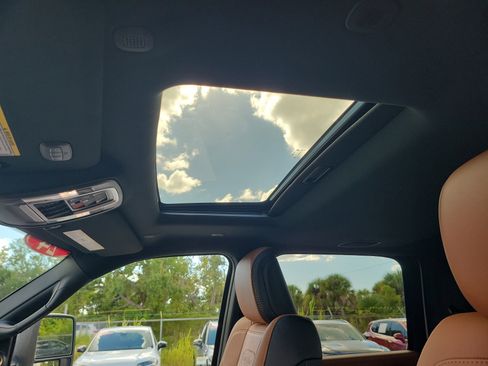 Used 2024 RAM 2500 Laramie Longhorn image 18