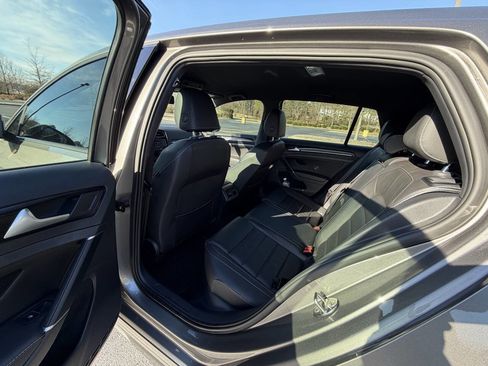 Used 2016 Volkswagen Golf R 4-Door image 14