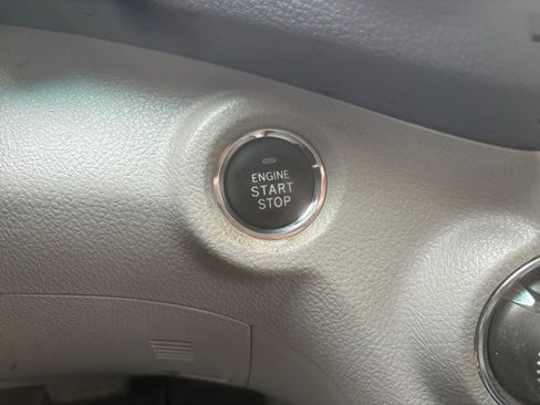 Used 2013 Toyota Highlander Limited image 24