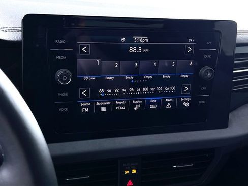 Used 2025 Volkswagen Jetta SE w/ Sunroof Package image 16