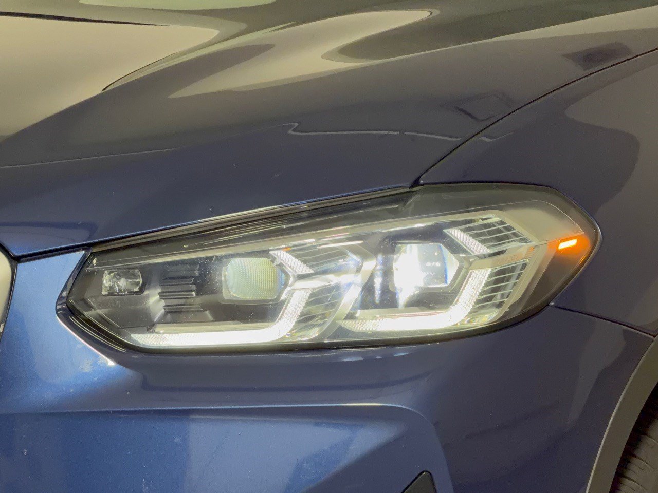 Used 2024 BMW X4 xDrive30i w/ Premium Package AWD/4WD image 12
