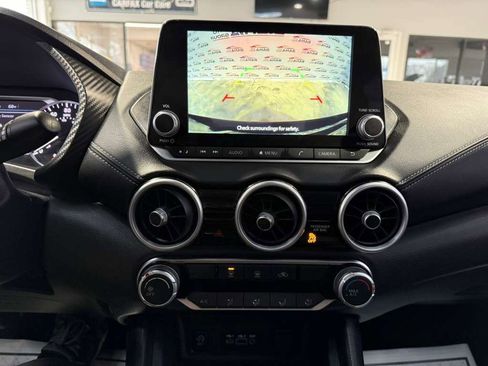 Used 2025 Nissan Sentra SV image 17