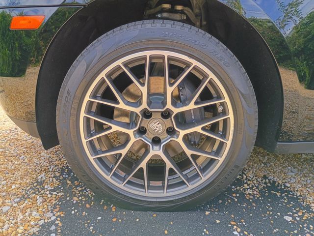 Used 2018 Porsche Macan AWD/4WD image 22