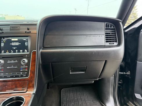 Used 2016 Lincoln Navigator Select AWD/4WD image 35