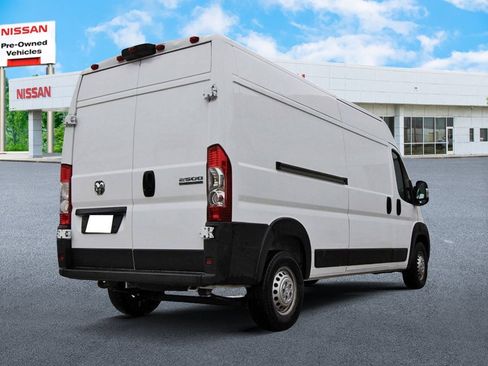 Used 2026 RAM ProMaster 2500 w/ Convenience Group FWD image 4
