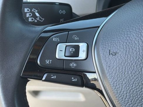 Used 2019 Volkswagen Atlas SE w/ Panoramic Sunroof Package FWD image 12