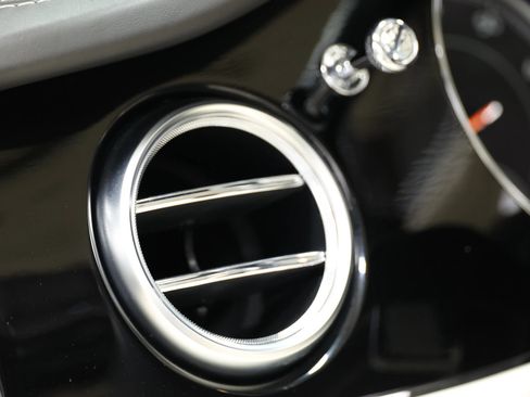 Used 2019 Bentley Bentayga AWD/4WD image 26