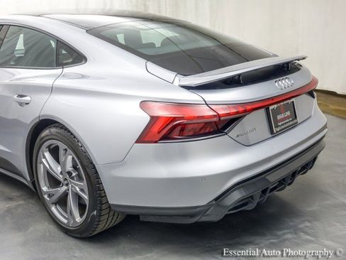 Used 2022 Audi e-tron GT Premium Plus image 9