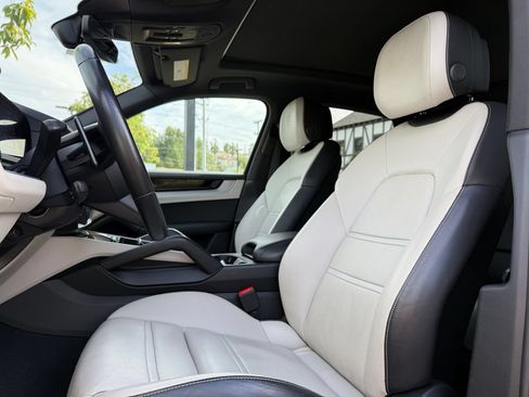 Certified 2024 Porsche Cayenne S AWD/4WD image 5