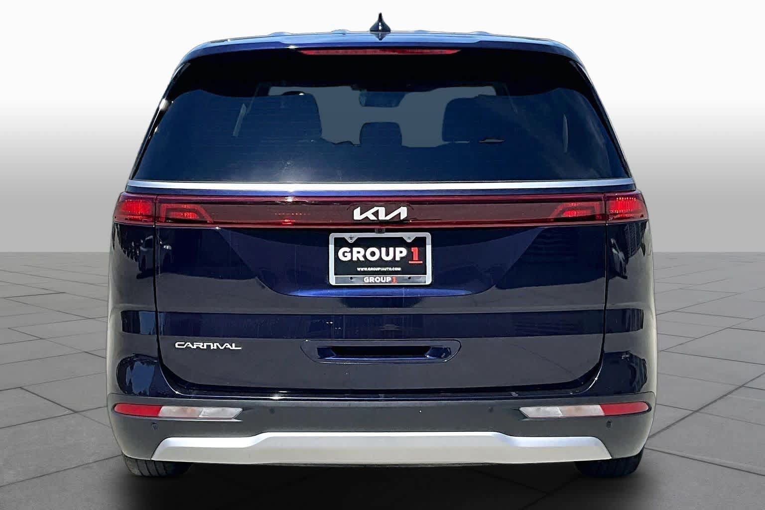 Used 2024 Kia Carnival LX FWD image 5