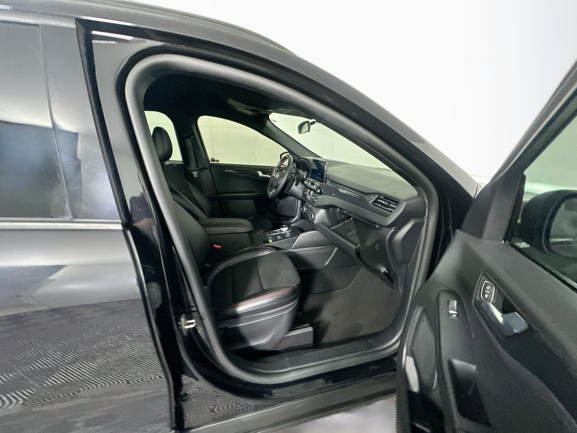 Used 2025 Ford Escape ST-Line FWD image 30