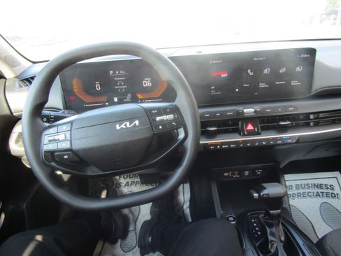 Used 2025 Kia K4 FWD image 16