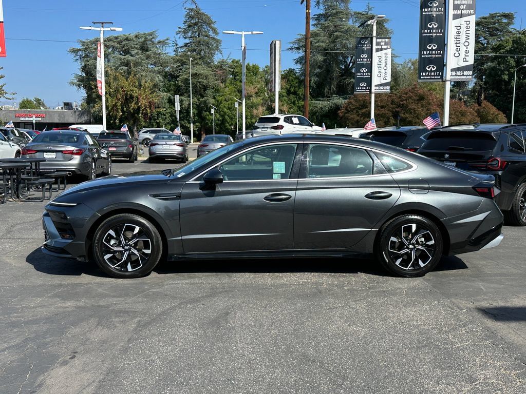 Used 2025 Hyundai Sonata SEL FWD image 2