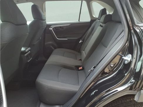 Used 2022 Toyota RAV4 LE AWD/4WD image 22