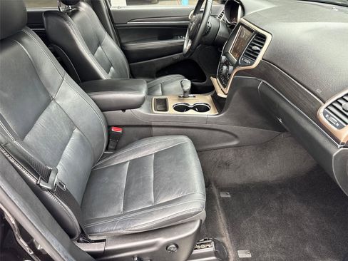 Used 2015 Jeep Grand Cherokee Limited image 16