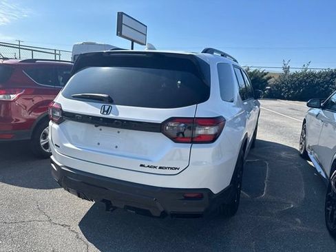 Used 2026 Honda Pilot Black Edition image 9