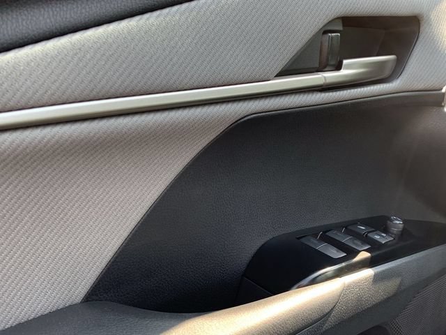 Used 2026 Toyota Camry SE FWD image 17