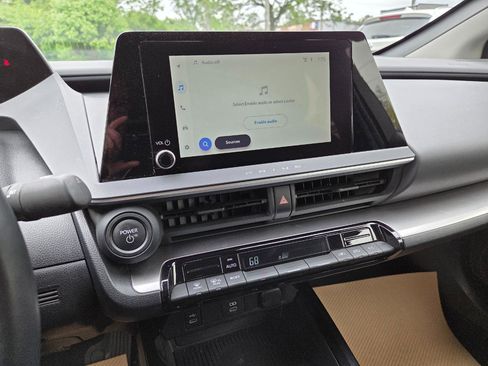 Used 2024 Toyota Prius LE FWD image 21