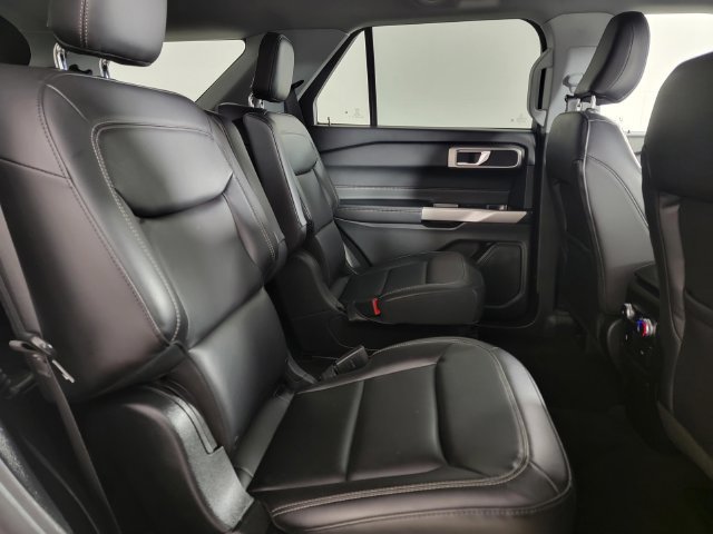 Used 2022 Ford Explorer XLT w/ Equipment Group 202A AWD/4WD image 17