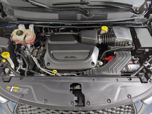 Used 2022 Chrysler Pacifica Touring-L w/ Uconnect Theater Family Group AWD/4WD image 30