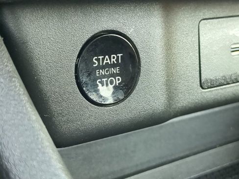 Certified 2025 Nissan Rogue SV AWD/4WD image 27
