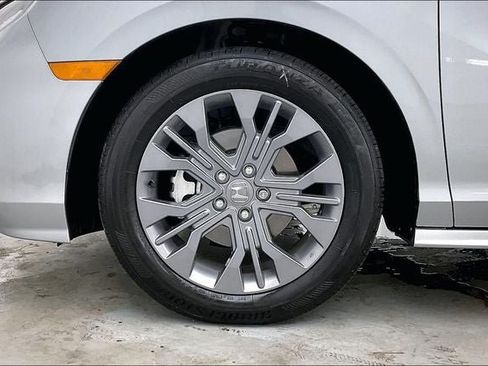 Certified 2026 Honda Odyssey Touring image 10