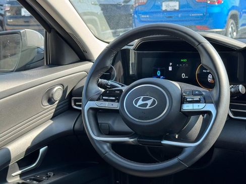 Used 2025 Hyundai Elantra SEL FWD image 14