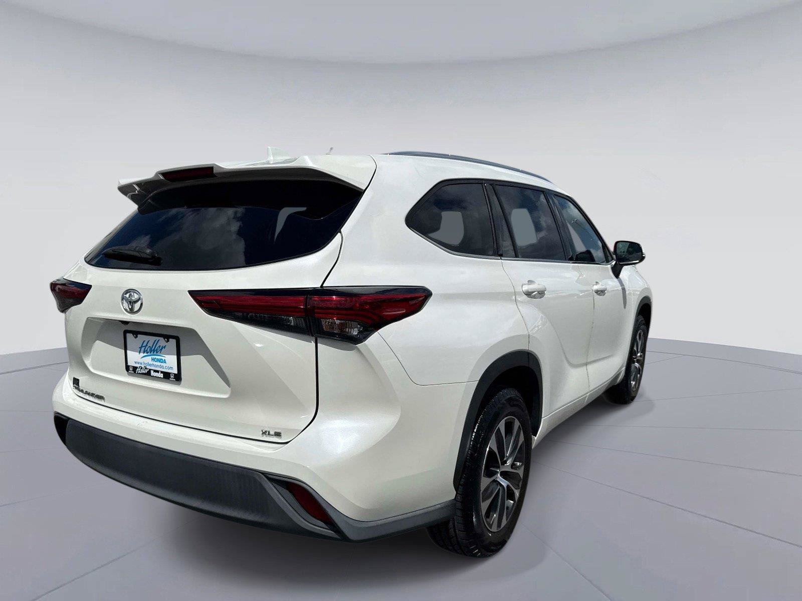 Used 2021 Toyota Highlander XLE FWD image 4