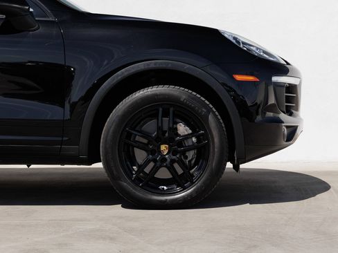 Used 2016 Porsche Cayenne AWD/4WD image 11