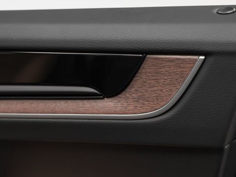 Certified 2025 Porsche Cayenne image 23