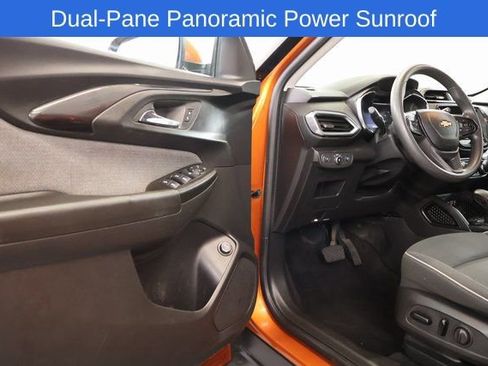 Used 2022 Chevrolet TrailBlazer LT w/ Sun and Liftgate Package AWD/4WD image 9