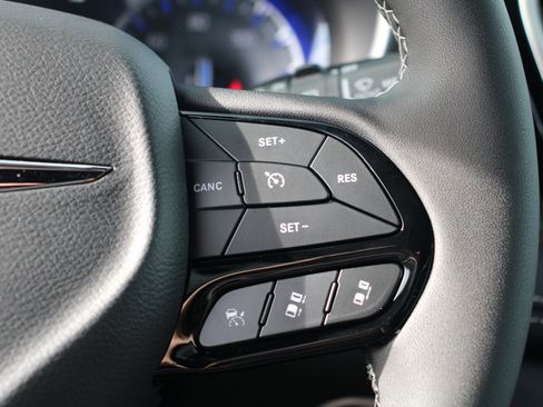 New 2026 Chrysler Pacifica Select image 10