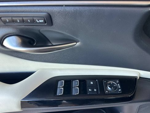 Used 2022 Lexus ES 300h w/ Premium Package FWD image 8