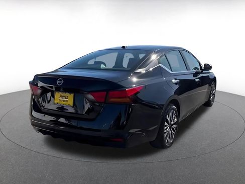 Used 2025 Nissan Altima 2.5 SV FWD image 14