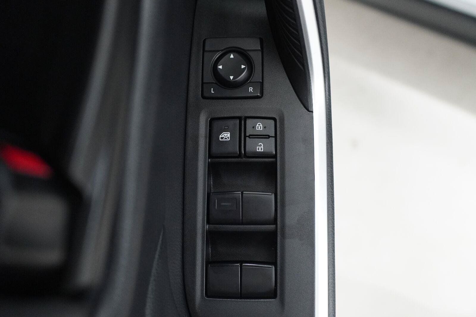 Used 2025 Toyota RAV4 LE AWD/4WD image 22