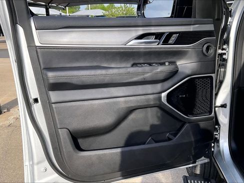 New 2026 Jeep Grand Wagoneer L Limited AWD/4WD image 10