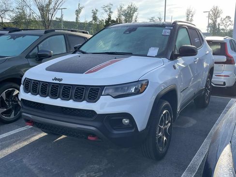Used 2024 Jeep Compass Trailhawk AWD/4WD image 2