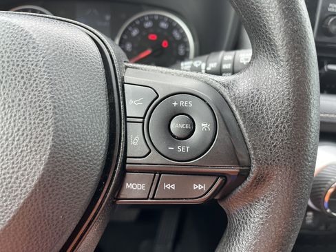 Used 2022 Toyota RAV4 XLE image 12