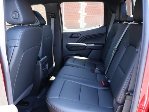 Used 2025 Chevrolet Colorado Trail Boss AWD/4WD image 21