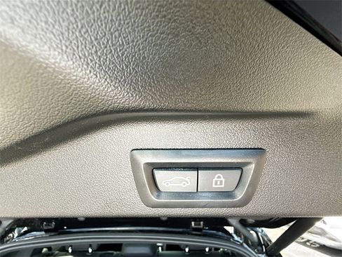 Used 2022 BMW X5 xDrive40i w/ Premium Package image 31