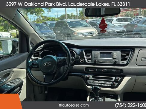 Used 2015 Kia Sedona EX FWD image 57